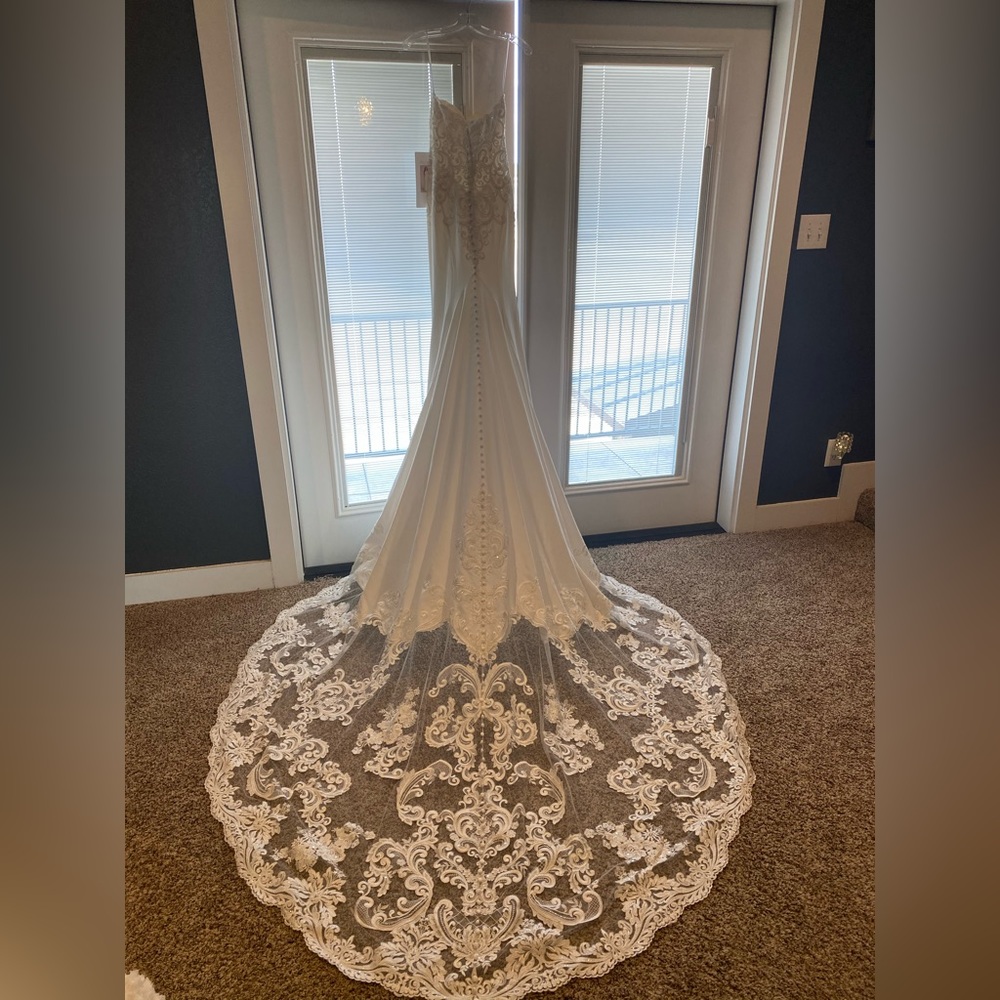 WEDDING DRESS - NWT